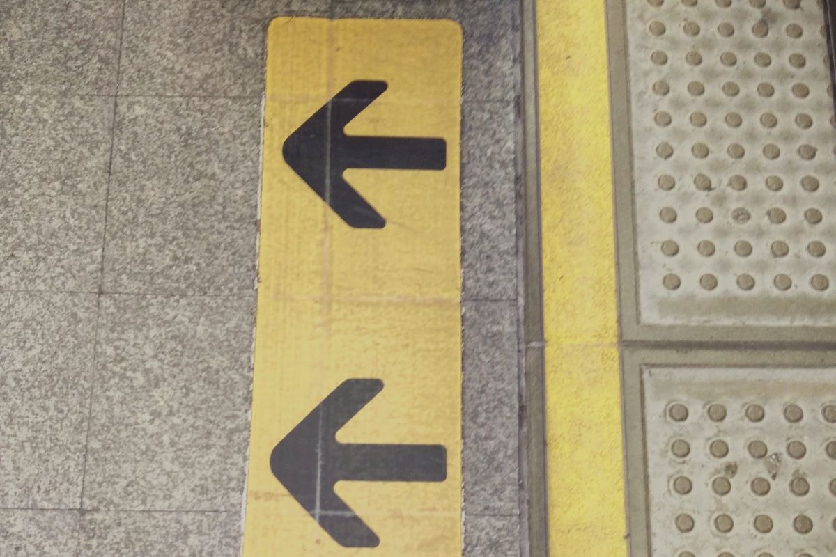 ¿Qué son los pisos podotáctiles y dónde instalarlos?